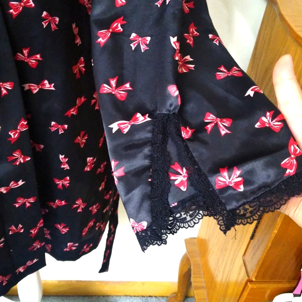 Delicates Night Robe - Picture 4 of 9